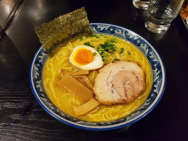 「鶏そば塩味750円+麺大盛り100円 極細麺」@らーめん武蔵の写真
