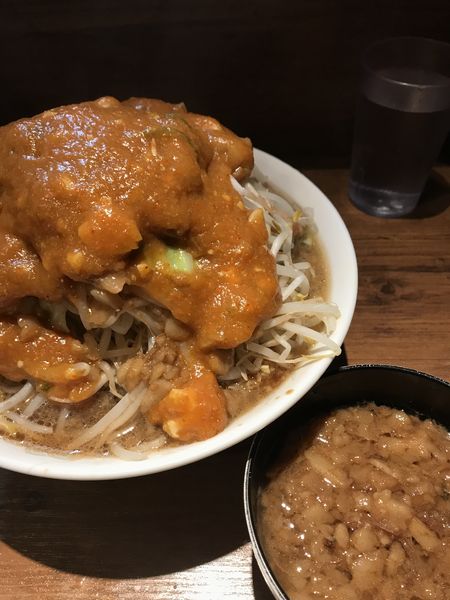 「フュージョン、ヤサイ、ショウガ、味付けアブラ」@火の豚 人形町駅前店の写真