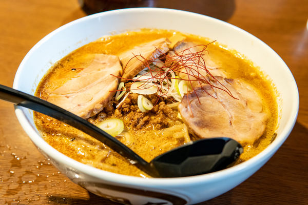 「黒ごま担々麺 チャーシュートッピング」@らーめん みそ膳 岬町店の写真