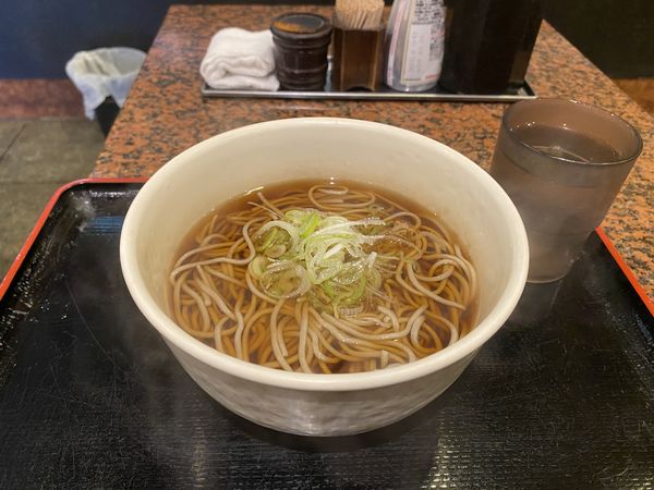 「かけそば300円」@笠置そば 東新宿店の写真