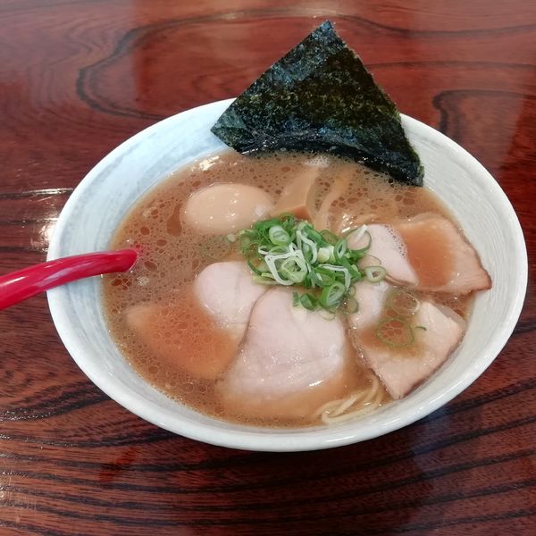 「醤油ラーメン　チャーシュー　味玉トッピング」@ラーメン ともの写真