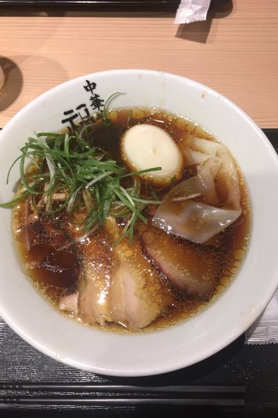 「中華そばワンタン」@極上中華そば 福味 東京駅KITTE店の写真