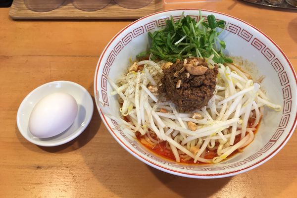 「汁なし坦々麺＋半熟卵」@担々飯店の写真