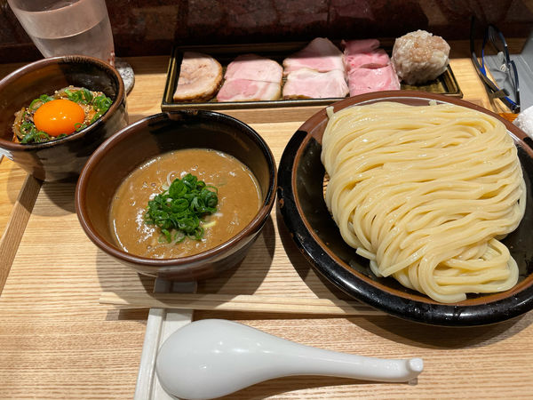 「つけ麺大盛り1350円、特選全部乗せ1000円」@中華蕎麦 とみ田の写真