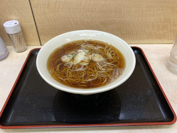 「かけそば290円」@天花そばの写真