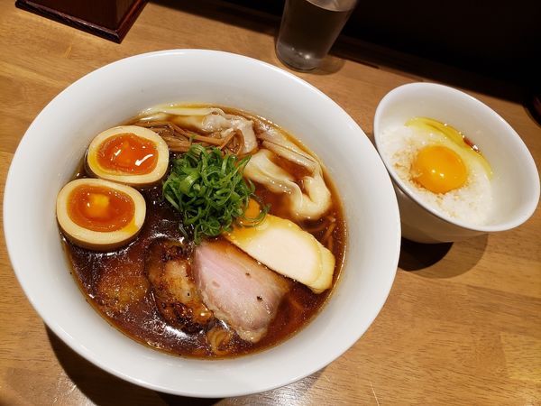 「特製醤油らぁ麺　たまごかけごはん」@らぁ麺や 嶋の写真