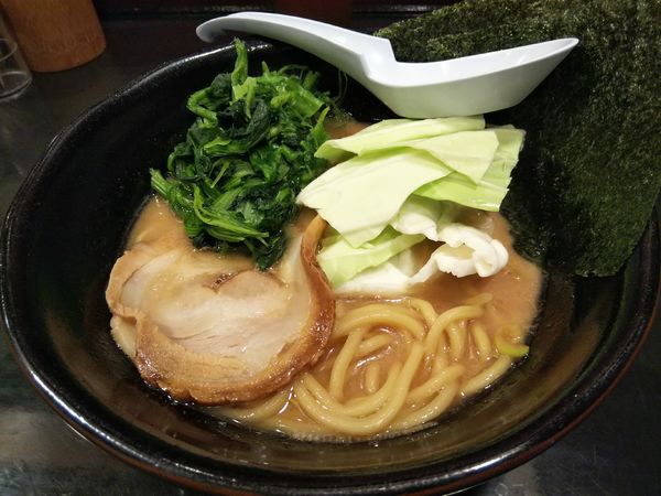 「豚骨醤油　並　※麺硬め」@らあめん 万咲の写真