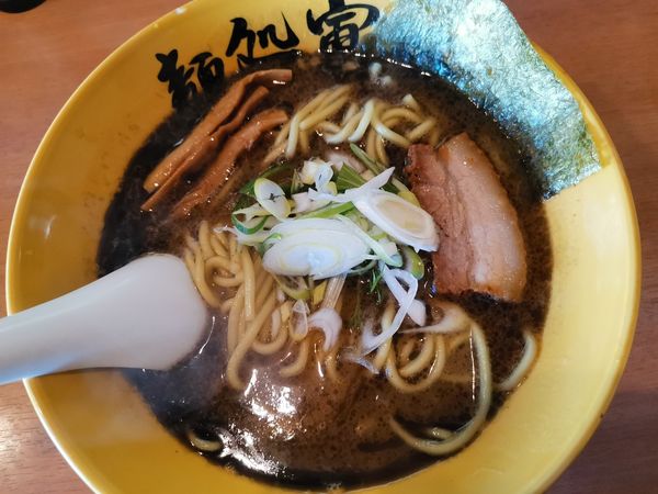 「濃厚らー麺黒」@麺処 寅路の写真