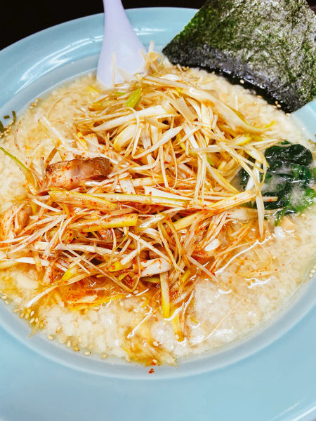 「塩ネギラーメン、赤ネギトッピング、中盛」@ラーメンショップ椿 ひたちなか店の写真