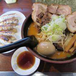 特製味噌オロチョン（１２００円）＋餃子３００円