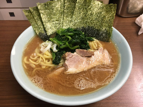 「ラーメン麺増し　海苔」@横浜家系 侍 渋谷店の写真