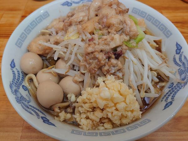 「ラーメンニンニクアブラウズラ」@ラーメン寿々㐂の写真