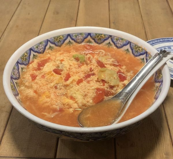 「トマ玉ラーメン 揚州麺」@中国ラーメン 揚州商人 稲毛海岸店の写真