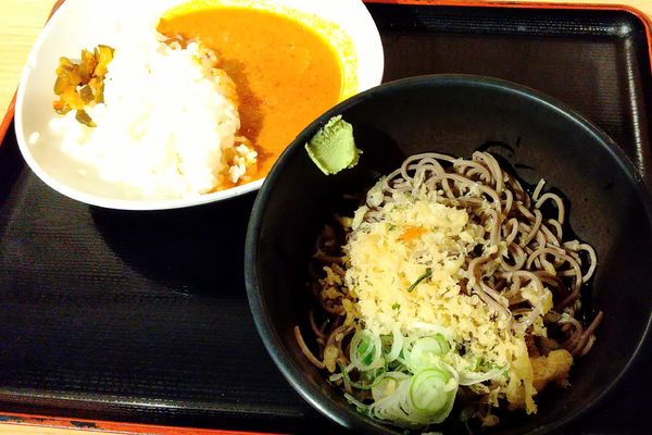 「冷し朝定食カレー410円」@よもだそば 銀座店の写真