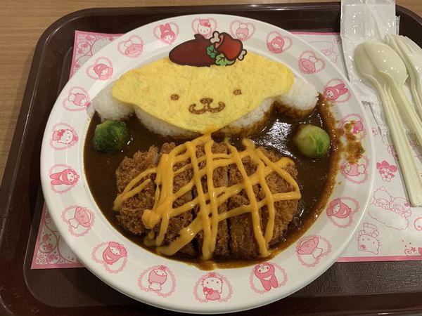 「プリンのボリューム満点チーズカツカレー」@キャラクターフードコートの写真