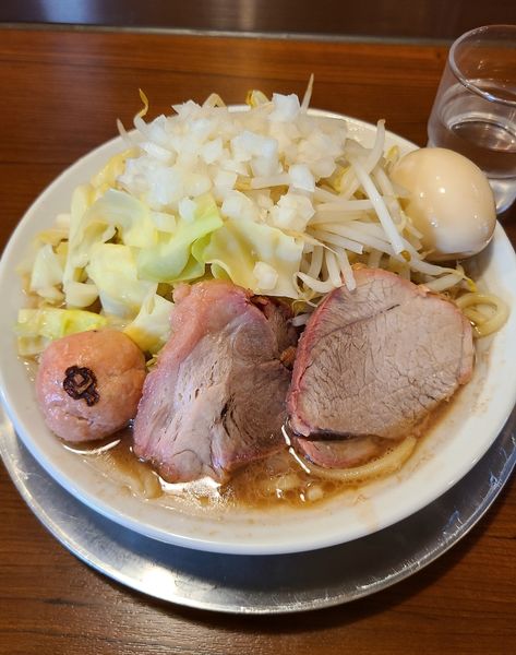 「ラーメン(野菜多め)¥850+味付玉子¥100」@ウチデノコヅチの写真
