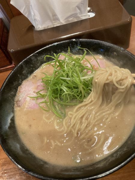 「濃厚和風鶏骨醤油（８５０円）」@弘雅流製麺の写真