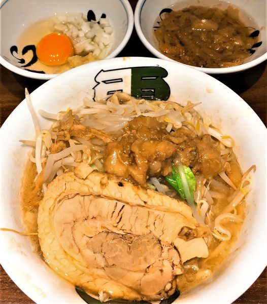 「ミニ＋アブラ＋味変たまご」@ラーメン 雷 東京本丸店の写真