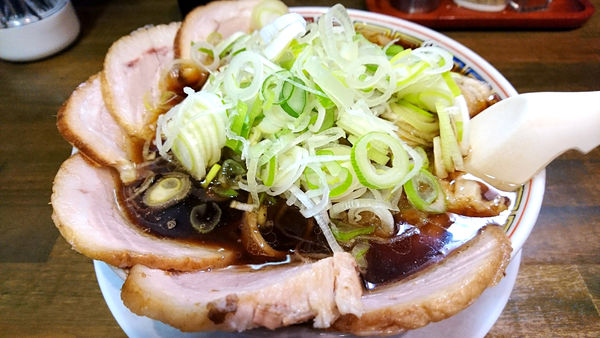 「【昼】雲呑中華そば+肉+ネギ増し」@丸中華そばの写真