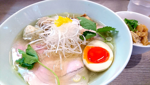 「【昼】特製塩そば+きつね丼」@中華そば 和渦 TOKYOの写真