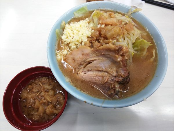 「ラーメン（麺少なめ）にんにく脂　850円」@俺の生きる道 柏店の写真