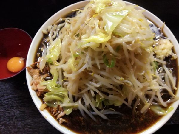 「【限定】中原BLACK。1000円(大100円)+生卵50円」@豚星。の写真