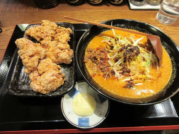 「濃厚担々麺（９００円）＋唐揚げ４１０円」@鶏白湯中華そば 鶏たけ商店の写真