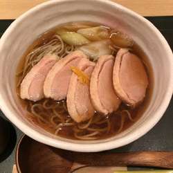 鴨そば　940円