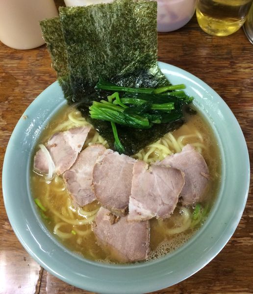 「チャーシューメン 大盛＋国産ほうれん草」@まこと家の写真