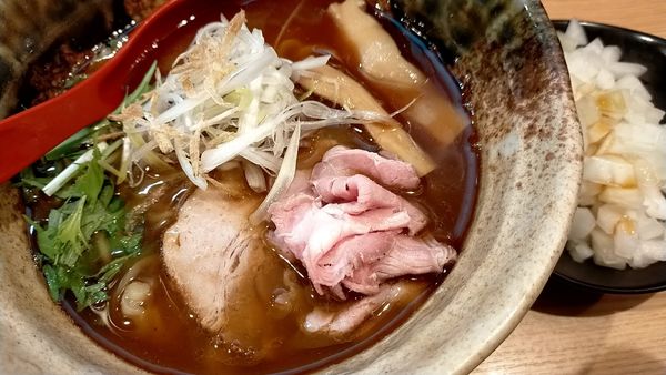 「あごだし塩ラーメン　玉ねぎトッピング」@焼きあご塩らー麺 たかはし 恵比寿店の写真