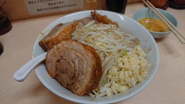 「ヤサイ少なめニンニク 玉子」@自家製ラーメン 大者の写真