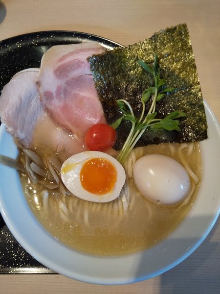 「塩そば（味玉付き）」@らぅめん 愛ごやの写真