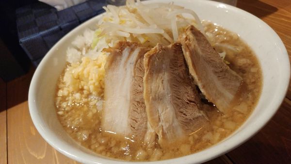 「中ラーメン」@ラーメン豚珍の写真
