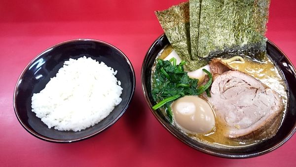 「らーめん並700円+厚切りバラチャーシュー350円」@田上家の写真