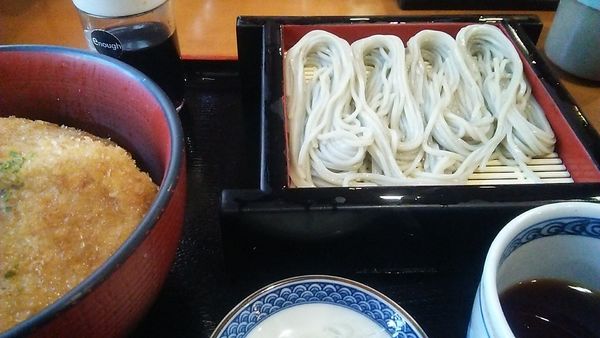 「タレカツへぎそばセット 1000円」@こんごう庵 神保町店の写真