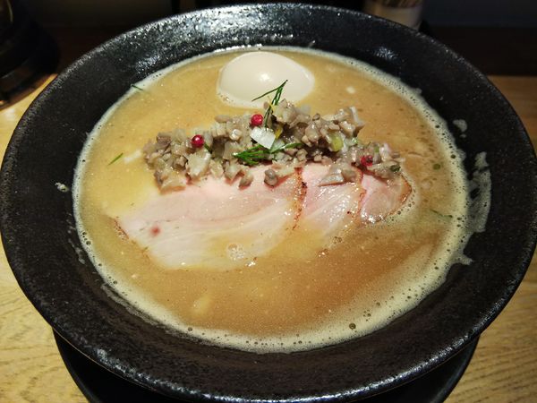 「【限定】濃厚煮干し醤油拉麺　＋味玉：サービス券」@麺肴 ひづきの写真