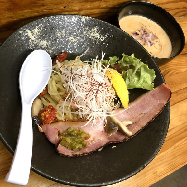 「【限定A】秋鮭は飲み物です ￥1000」@中華そば よしかわの写真