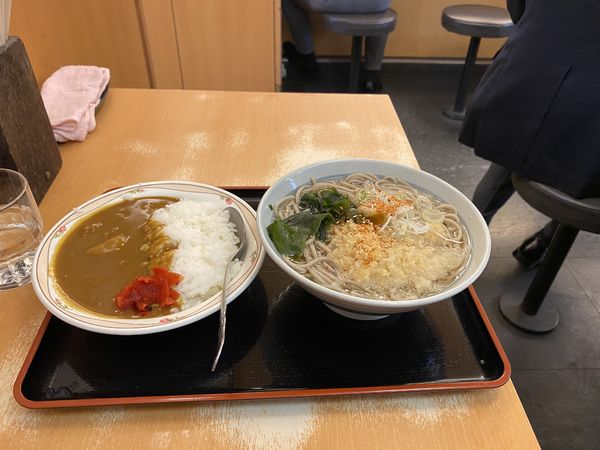 「カレーライスセット そば (関西出汁)650円」@かのや 新宿西口店の写真