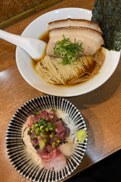 「川越醤油の中華そば ＋ 海鮮丼」@寿製麺よしかわ 川越店の写真