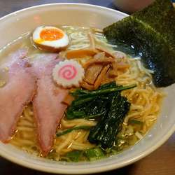 白醤油手揉みラーメン