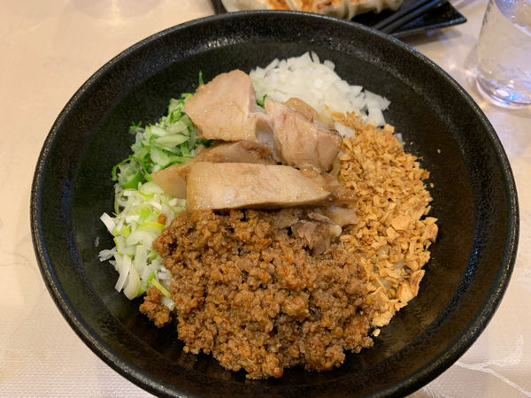 「ガーリックまぜそば　豚辛肉トッピング」@七福軒の写真