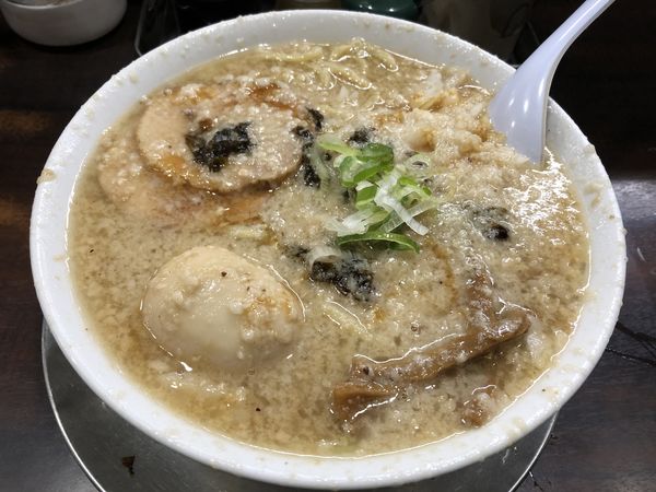 「煮玉子らーめん大盛固め大油」@らーめん潤 蒲田店の写真
