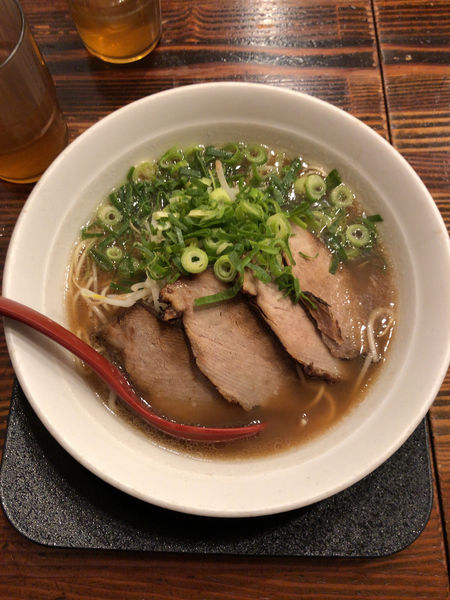 「生醤油ラーメン」@さん源醤 長田店の写真
