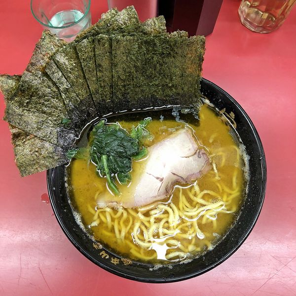 「中盛ラーメン￥８３０＋海苔￥９０」@ラーメン杉田家の写真