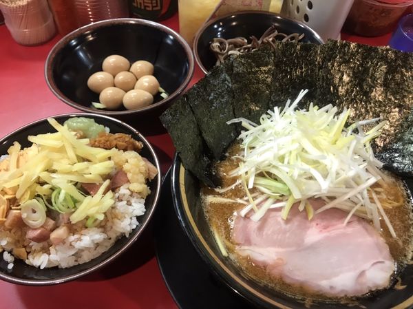 「豚×オマールラーメン」@家系ラーメン とらきち家の写真