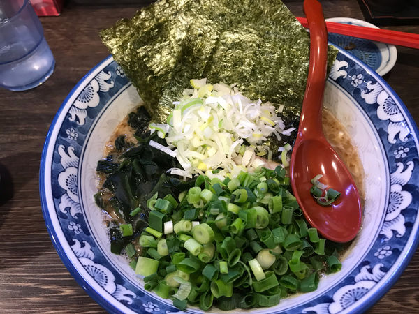 「魚介豚骨らーめん青ネギ固め850円」@らーめん たつ屋の写真