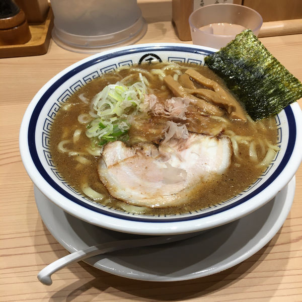 「豚骨魚介そば大盛」@らーめん玉 田町店の写真