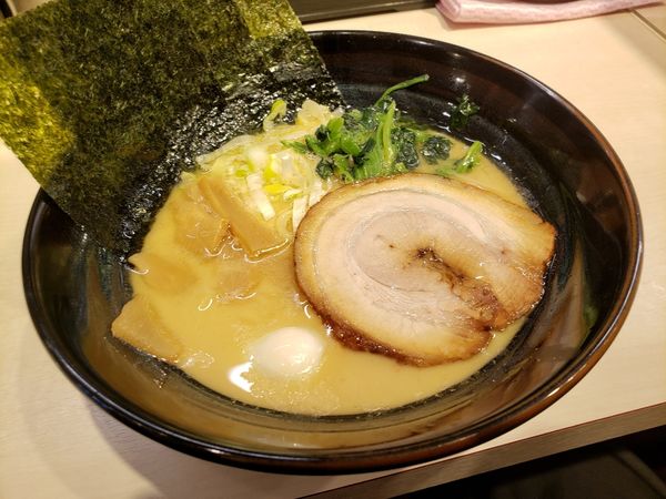 「醬油豚骨」@ゴル麺 大森店の写真