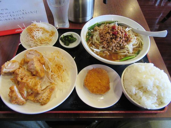 「台湾ラーメン＋ランチ唐揚げセット（６８０円）」@台湾料理 龍源の写真