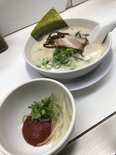 「辛拉麺 替玉一杯無料 ¥600」@博多天神 新橋2号店の写真